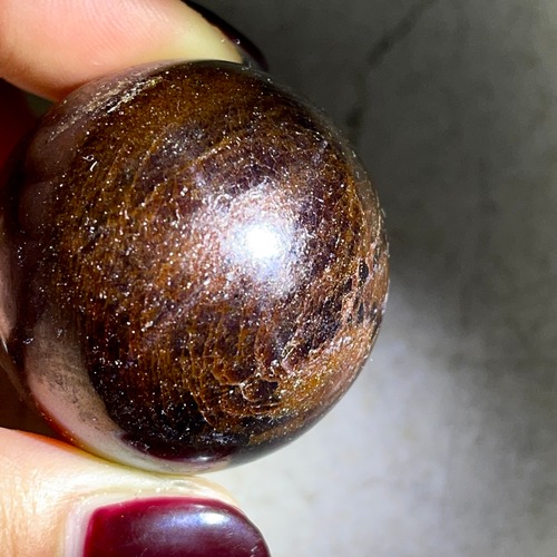インド産 スターガーネット スフィア｜光で星が現れるガーネット球体