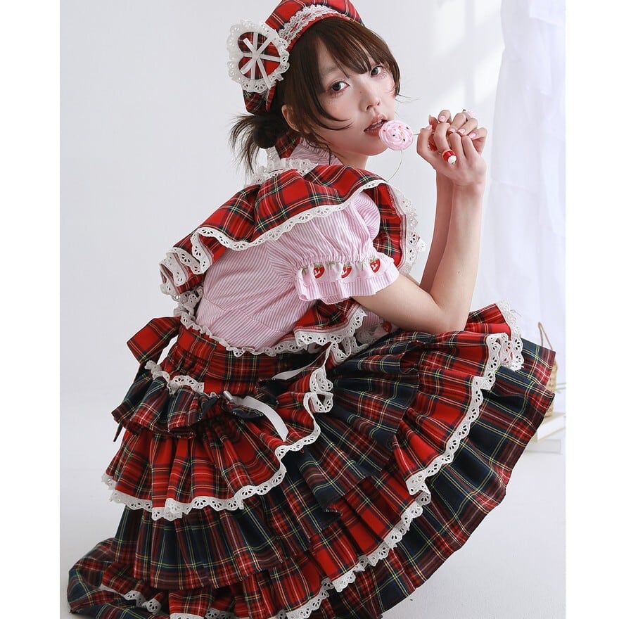 Innocent Worldタータンチェックフレデリックスカートロリータ原宿 赤い舞台のタータンチェック柄 フリル仕立てのアイドル系サスペンダー