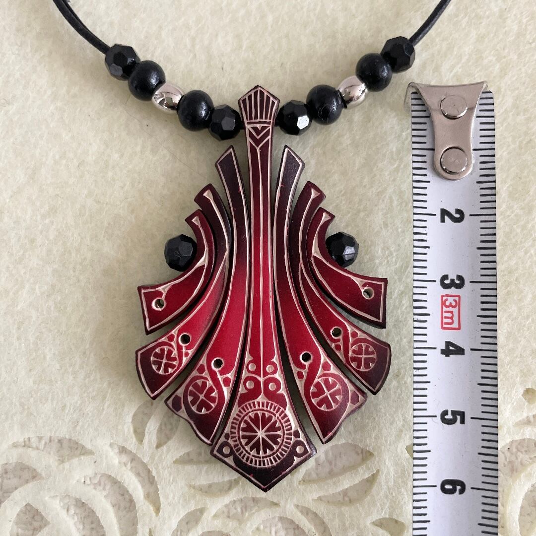 アイヌ紋様 木彫りペンダント NO.92 赤 | 北海道大自然の工芸品「橋本