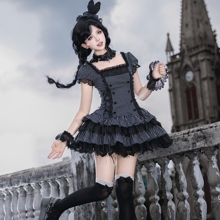 AYAME　ミニフリルカットソー　黒、白 ロージーモンスター ロリータファッション 小悪魔ミニワンピースセット 段フリル 黒白