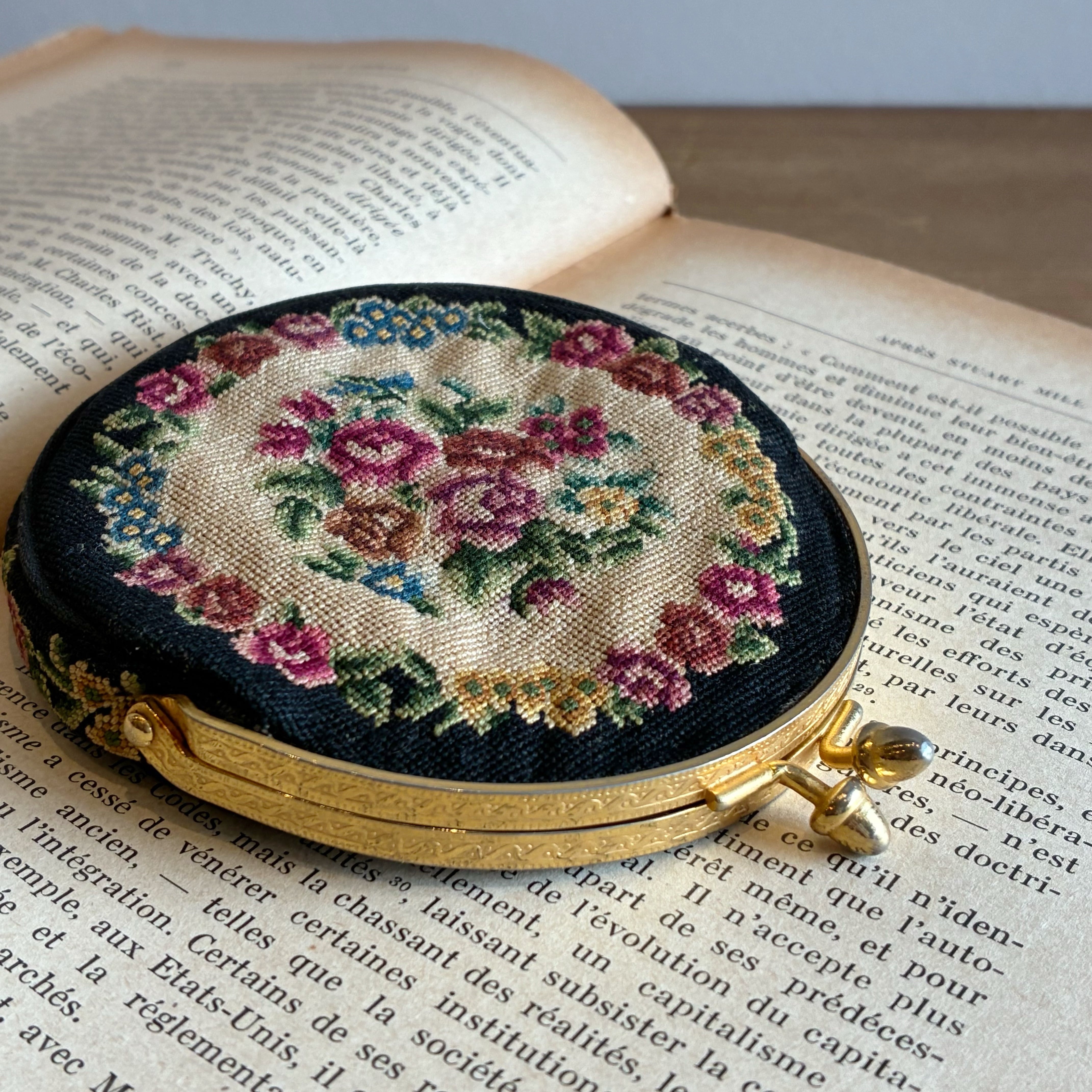 プチポワン刺繍のがま口 | POTLATCH