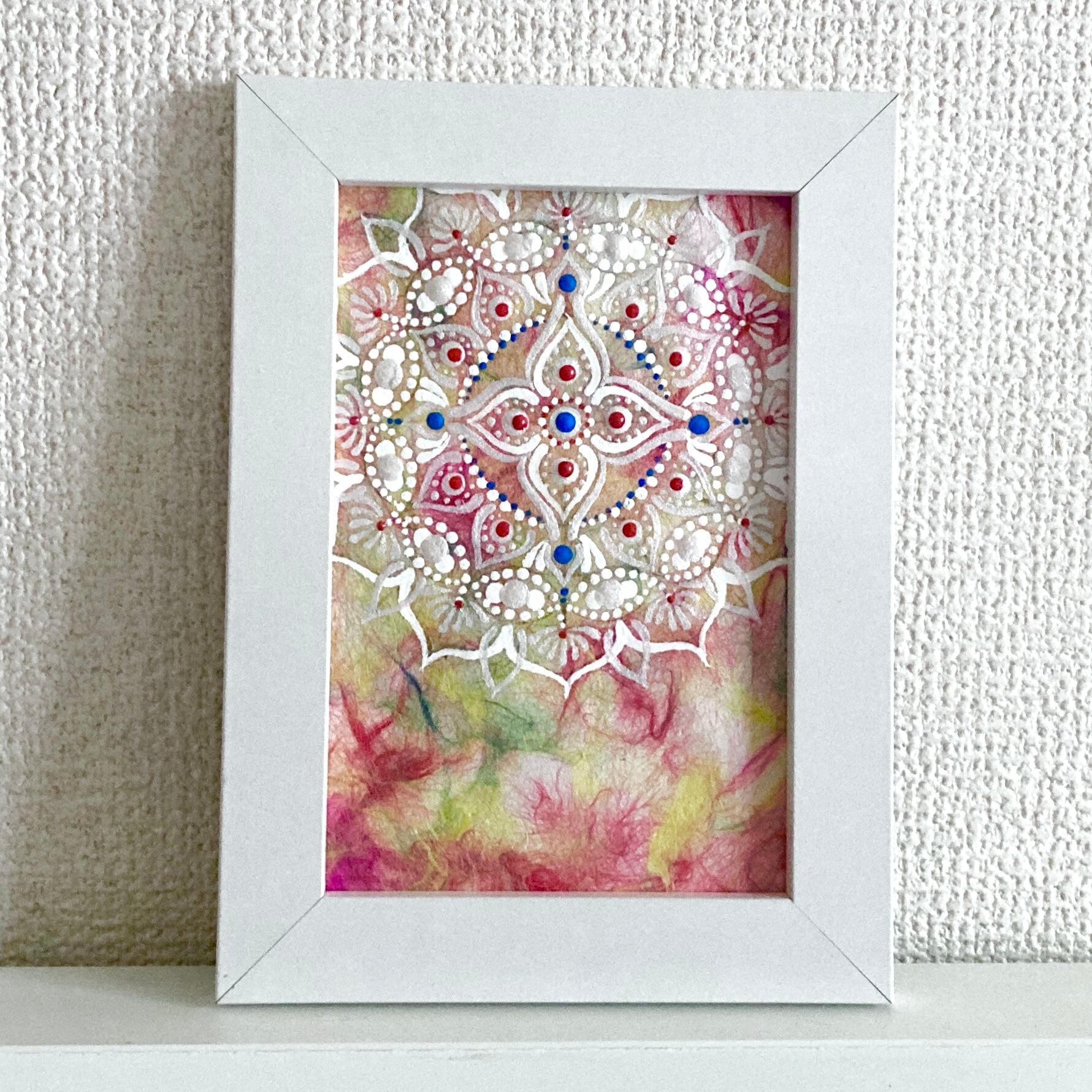 点描曼荼羅アート フレーム付き　ヒーリングアート 和紙にドットマンダラ フレーム付き レッド イエロー | ドットマンダラ