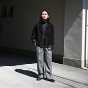 INTERIM / INDIA WOOL CLASSIC HERRINGBONE WITH LEATHER PIPING 2-TUCK STRAIGHT SLACKS