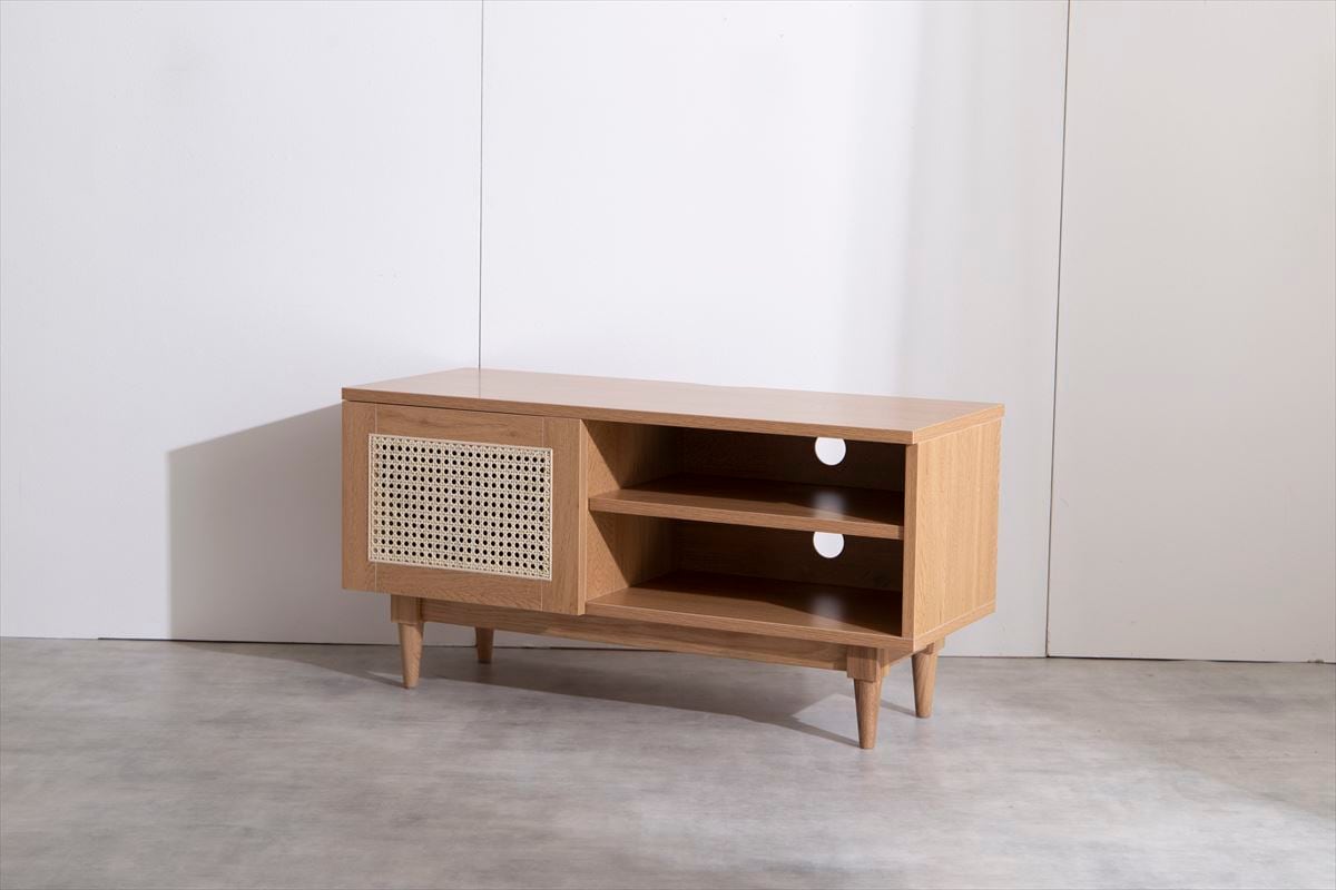 天然ラタンと美しい木目調を使用した、ナチュラルで温かみある