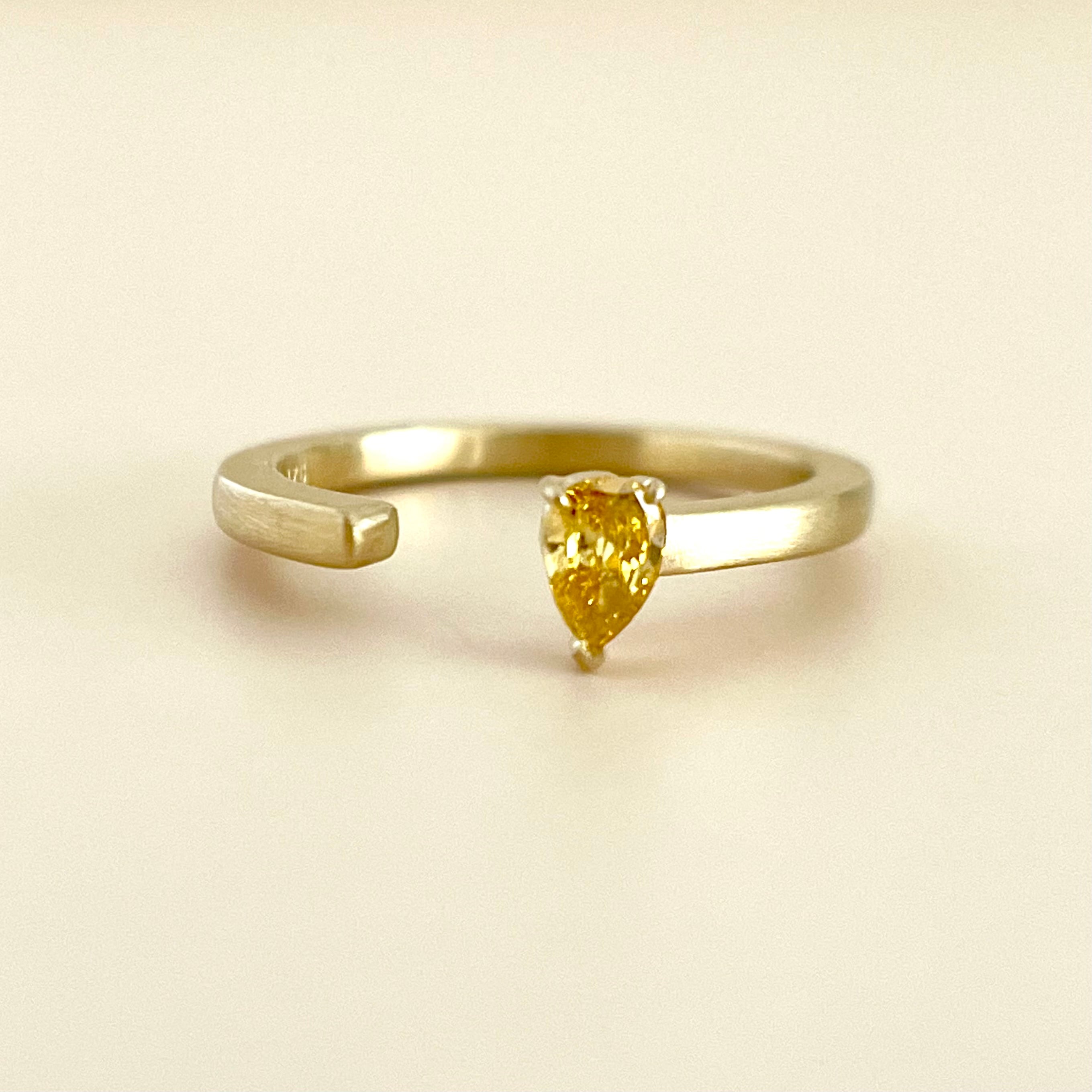 イエローカラー ペアシェイプカット ダイヤモンド リング 0.176ct K18イエローゴールド チェカ 鑑定書付 | cheka Diamond &  Jewelry powered by BASE