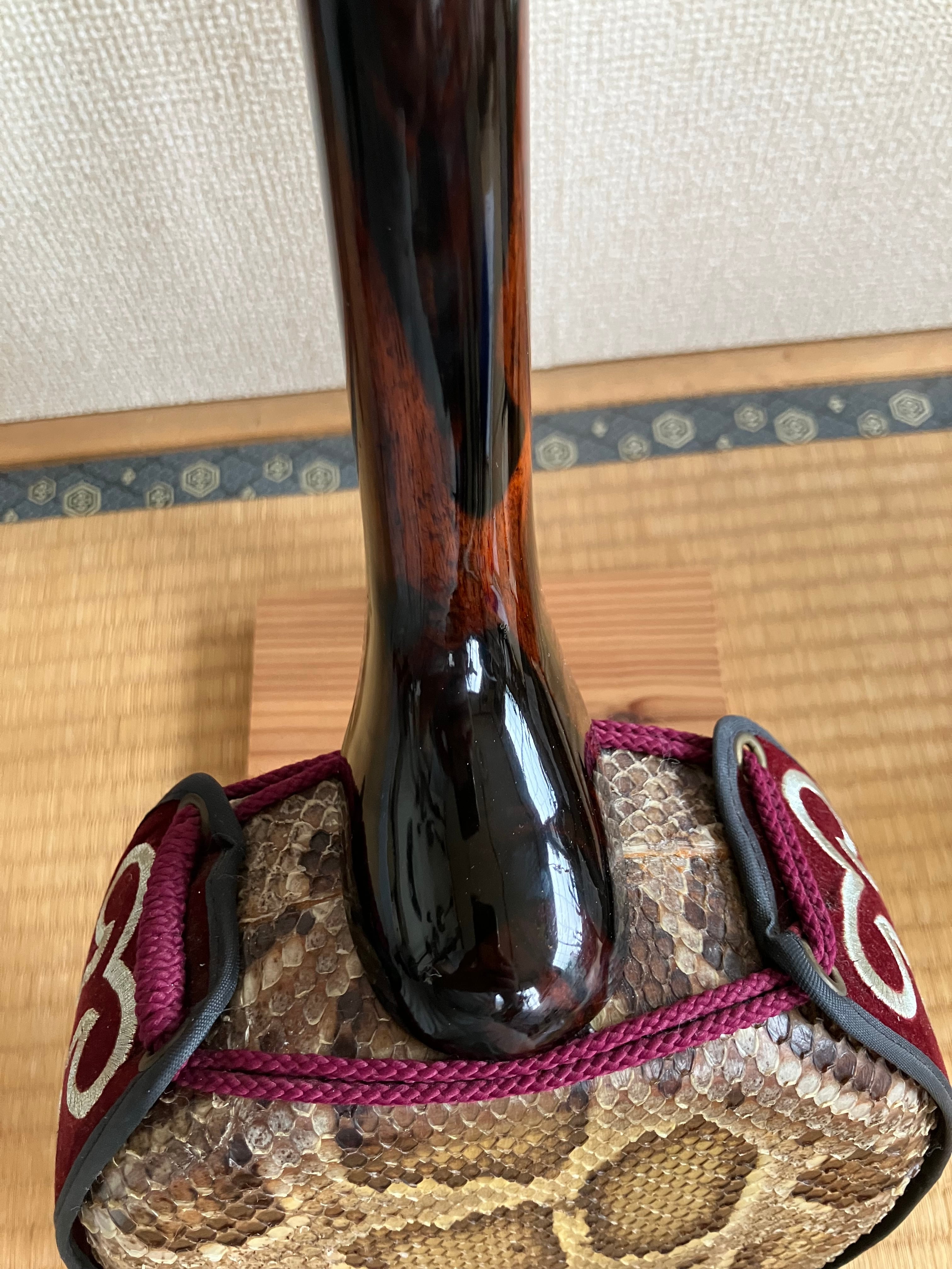 匠 工芸士仲嶺盛文作上級黒檀マカビ型スンチ仕上げ黄本皮 | クオレ三線