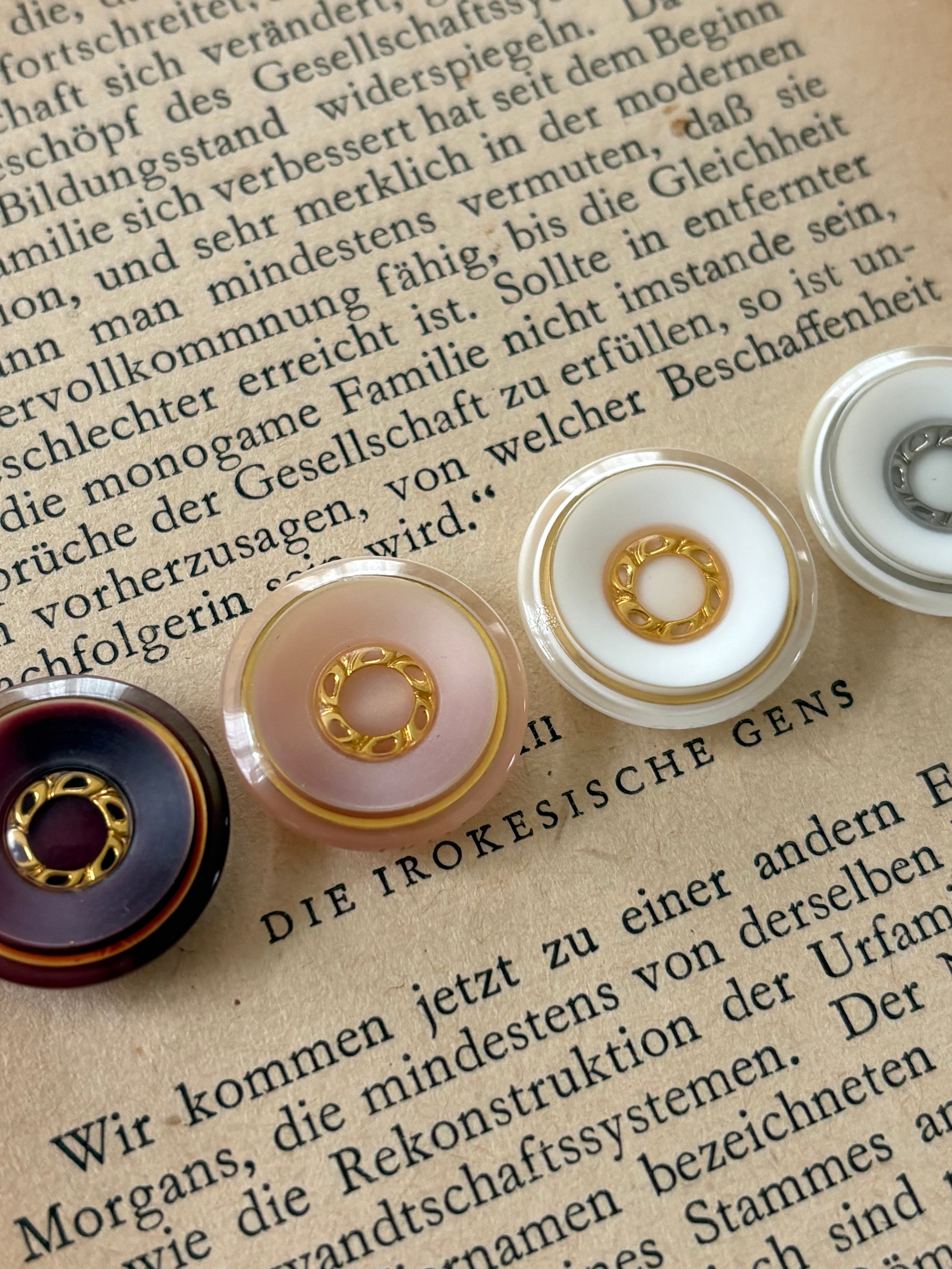 18mm Japanese Vintage ボタン ホワイト/ピンク/ワインレッド レトロ アクセサリーパーツ 装飾材 カルトナージュ