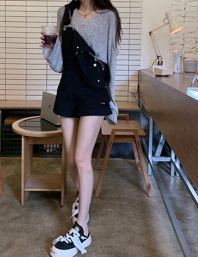 最旬 女っぽ 垢抜け コーデ サロペット ニット 2点 セット ショート丈 ドルマン オーバーオール 肩出し 大人っぽ セクシー 韓国 カジュアル 美脚効果 Lamitte Deco トレンド 韓国ファッション ショップ Base店