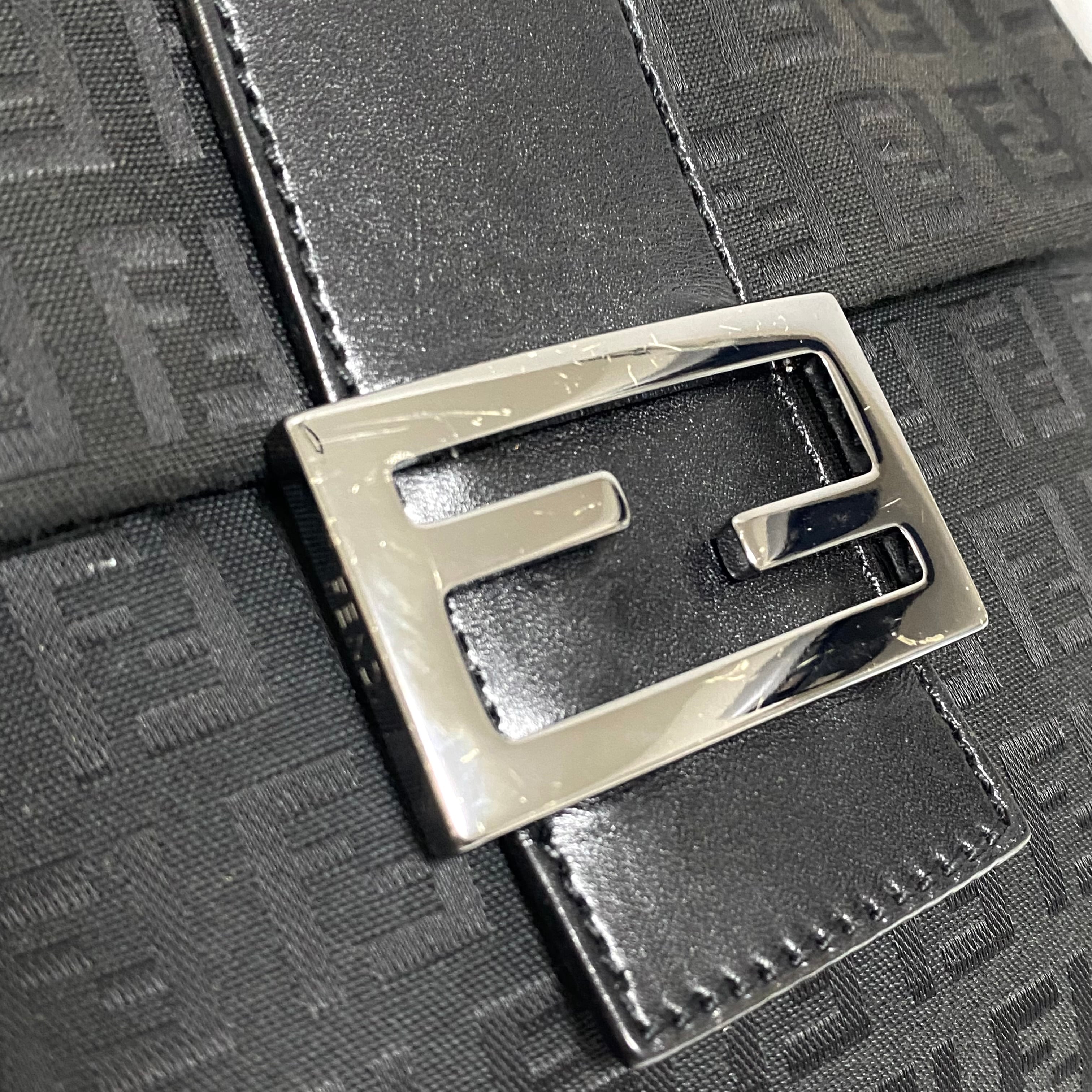 FENDI フェンディ ズッキーノ マンマバケット ショルダーバッグ