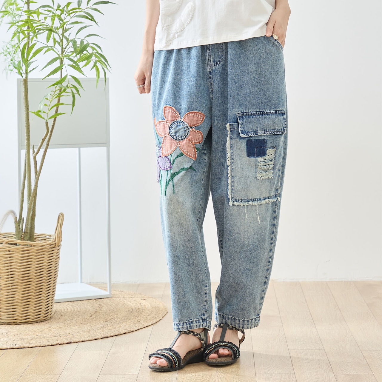 TRUBE 大輪フラワーアップリケバレルテーパードデニムパンツ【M~L】デニムブルー