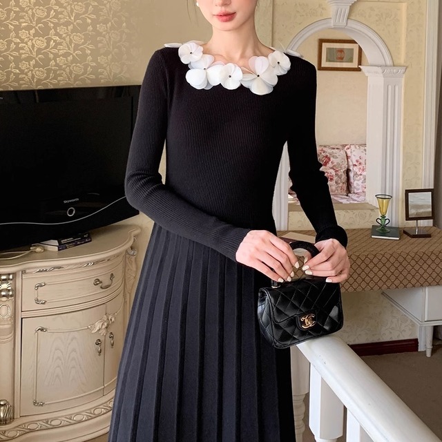 pleats knit dress with flowers collar(2color)＜d2286＞