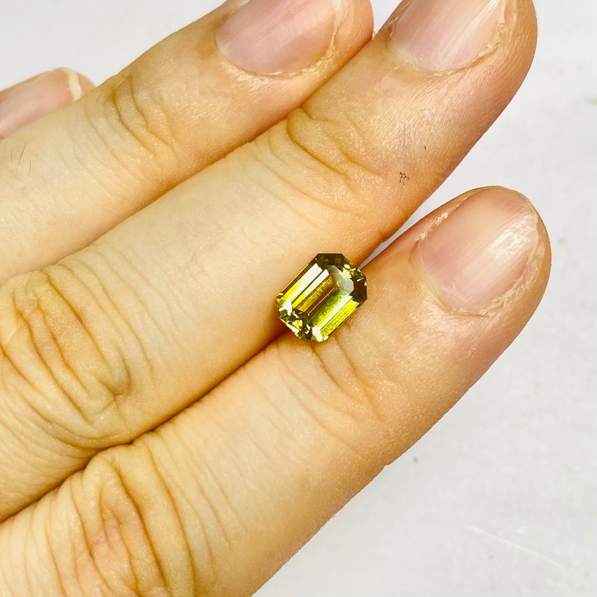 高品質　眩しすぎるマリガーネット