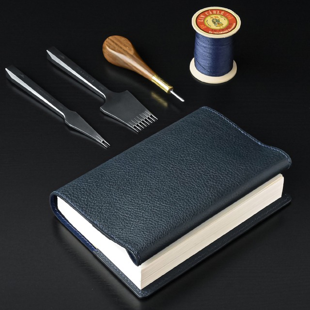 手縫い仕立てのブックカバー 文庫本サイズ イタリアンレザー ネイビー