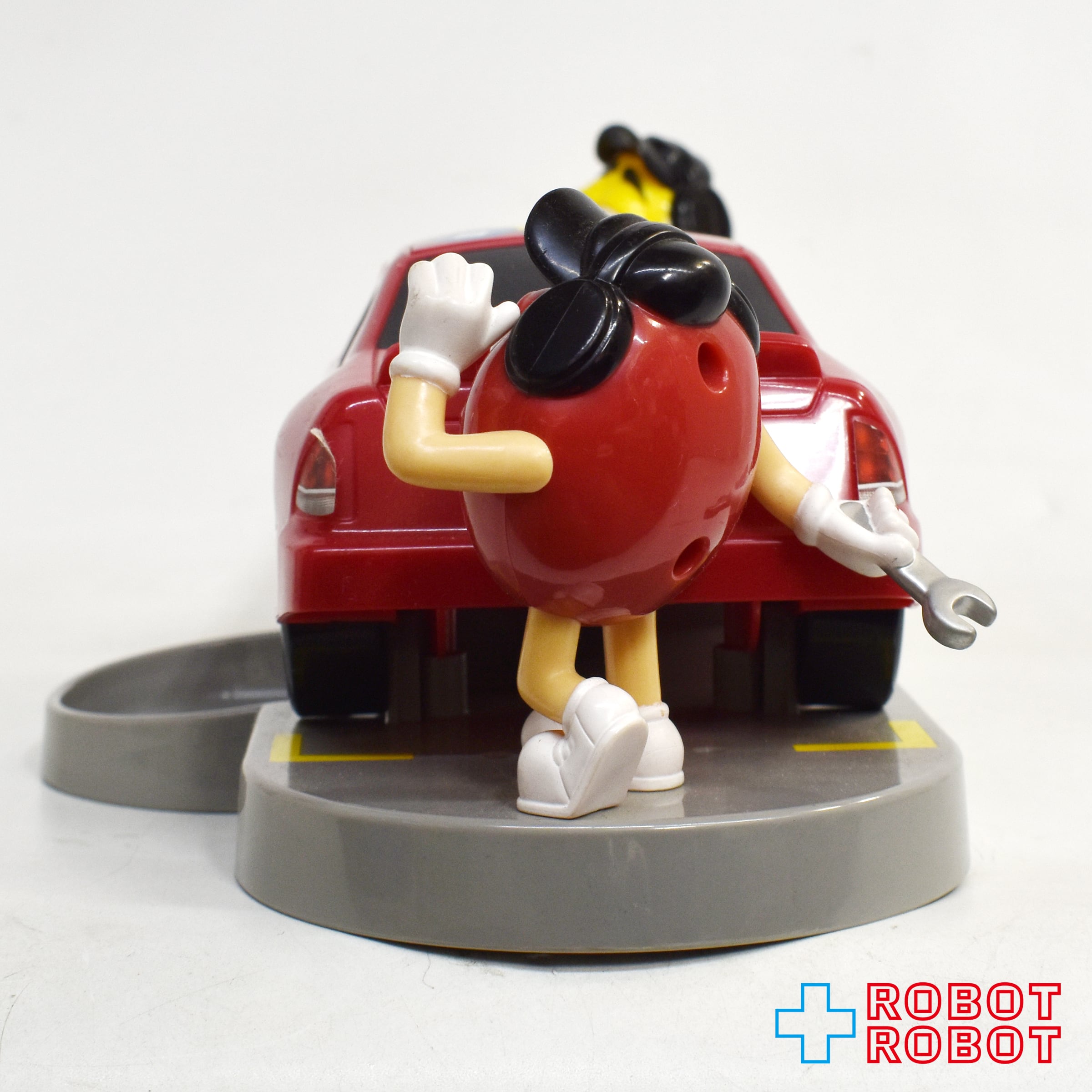 M&M's ディスペンサー アンダー・ザ・フード 赤いレーシングカー