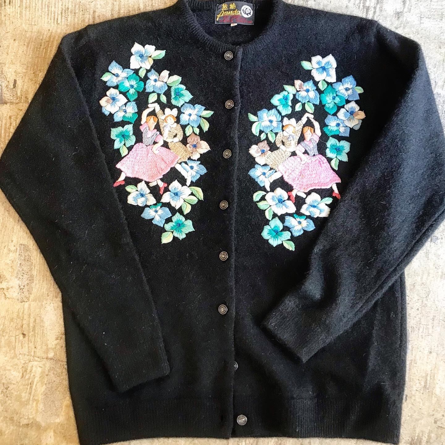 刺繍ウールカーディガン | 晴と褻/ハレトケ by ototoharu;