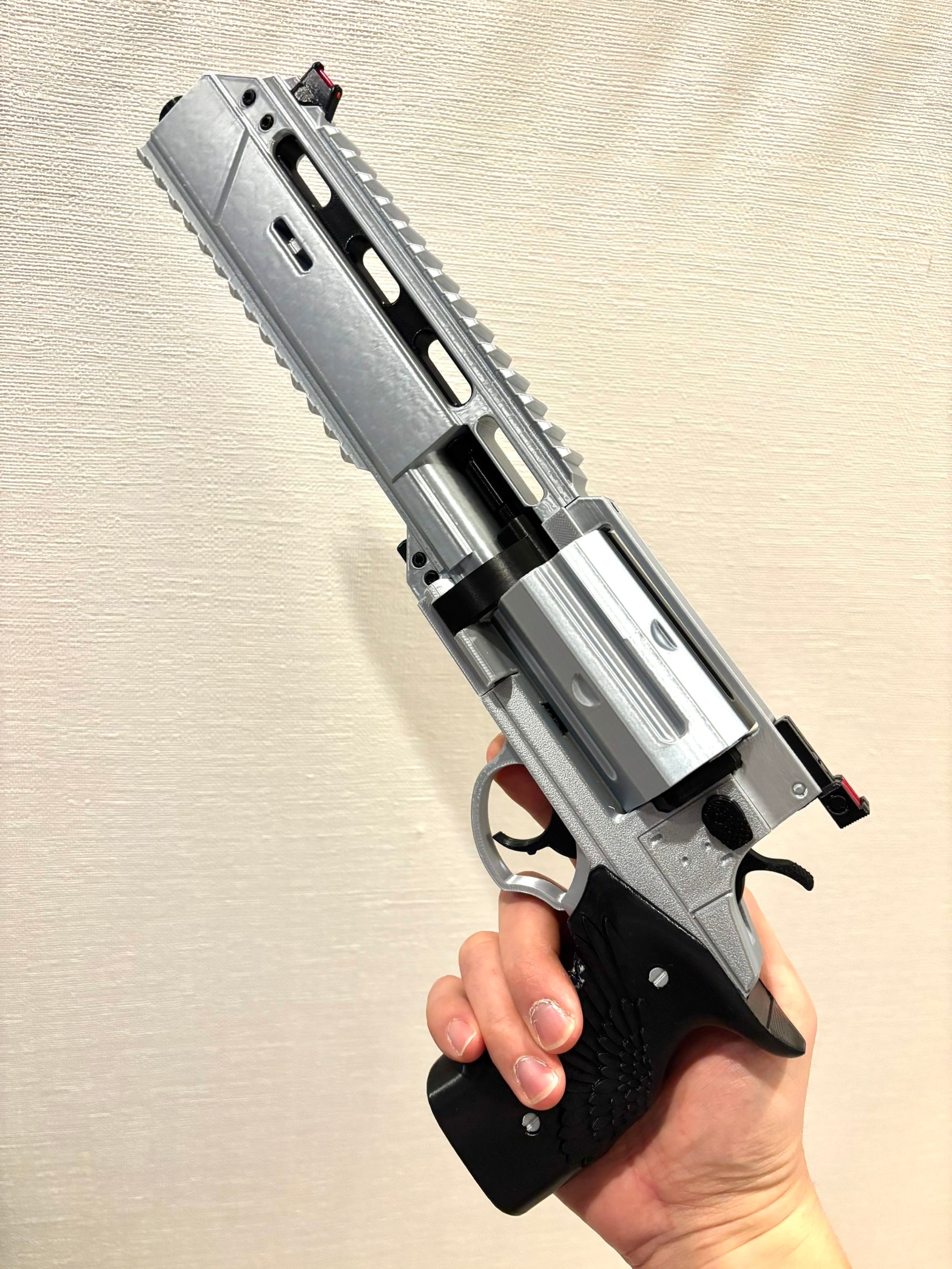RE9 リボルバー（可動）とホルスター(未組立）セット （非金属、ネジ、機能なし RE9 リボルバー(可動）と ホルスター(未組立）セット （非金属、ネジ