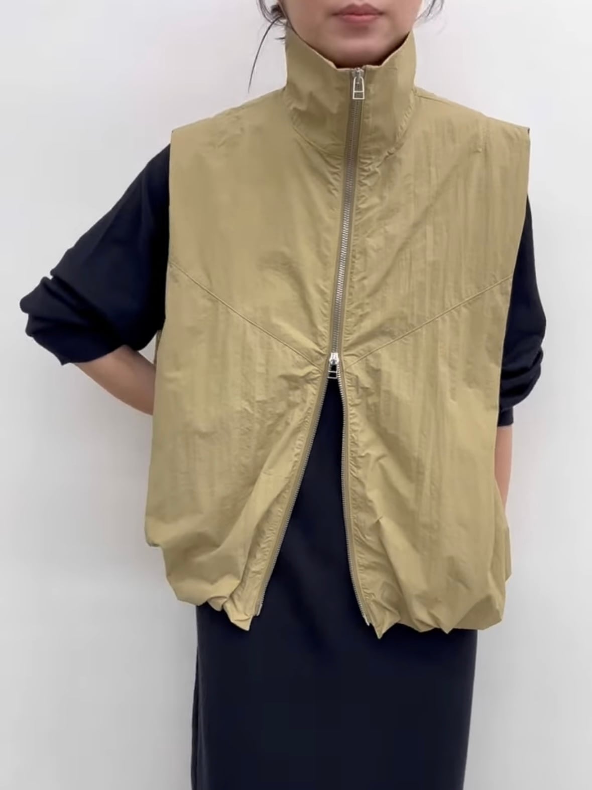 送料無料】CLOCHE(クロッシェ) 裾バルーンジップベスト スタンドカラー