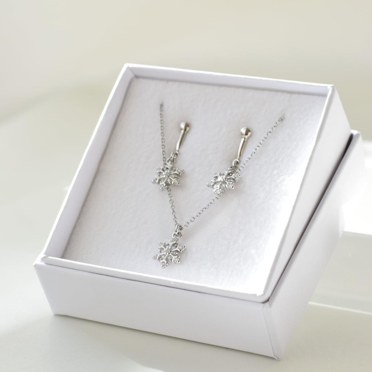 -set- snow シルバー 新型ソフトタッチイヤリング ネックレス セット 雪の結晶 痛くない 福耳 日本製 金属アレルギー対応 落ちない シンプル 大人 揺れる 送料無料
