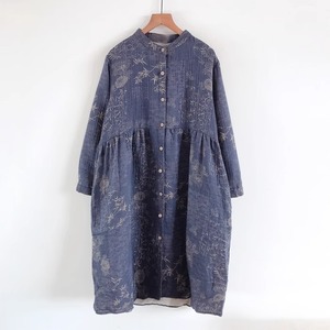 レディース ワンピース シャツワンピ 前開き 膝丈 膝上 長袖 スタンドカラー 切り替え フェミニン ポケット ボタン ギャザー かわいい 大人可愛い きれいめ シンプル カジュアル 上品 おしゃれ レトロ アジアン エスニック こなれ感 ガーリー モダン 抜け感 ベーシック 花柄 フラワー 春 秋 10代 20代 30代 学生 学校 通学 デート お出かけ お泊まり 公園 女子会 高原 ガーデン ショッピング カフェ 普段使い 着回し 定番 ゆったり フリーサイズ 茶色 ブラウン ネイビー