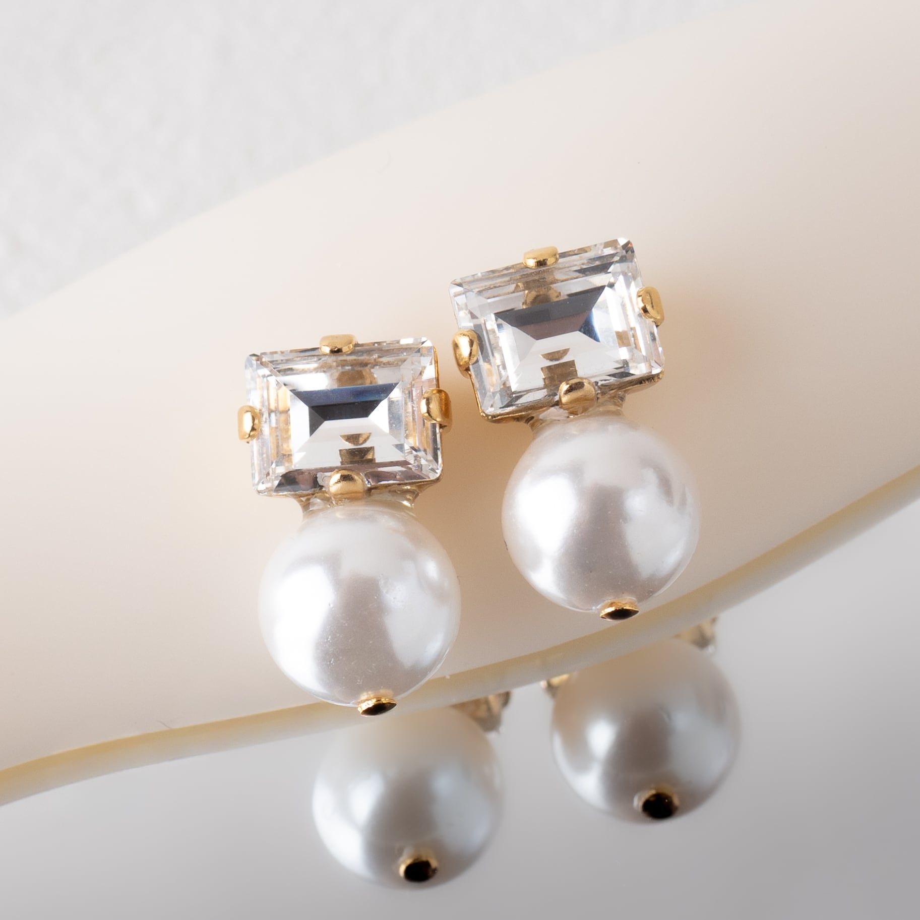 横クリスタル×貝パール ピアス(イヤリング変更可)