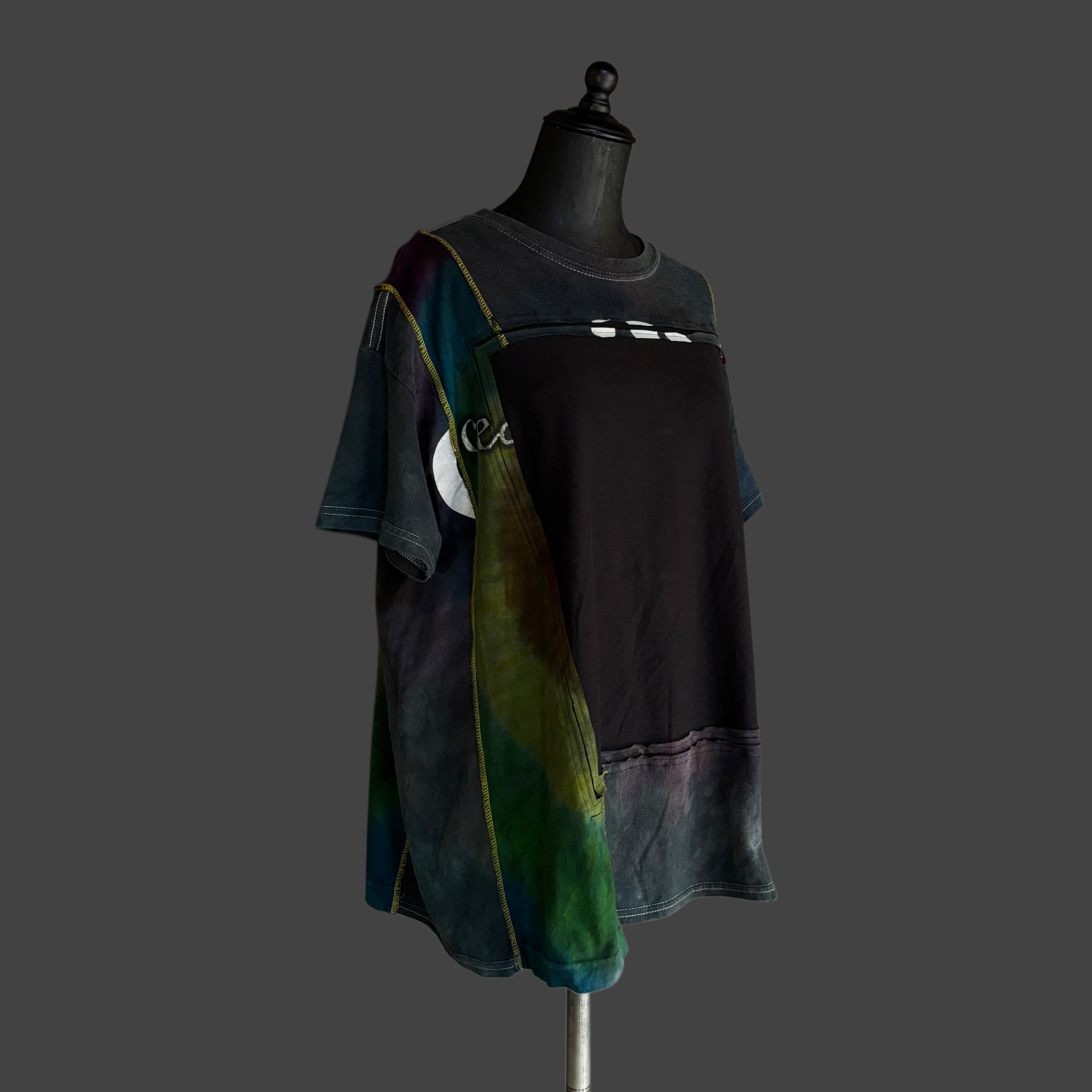 CONTRAST PANEL TEE - BLACK