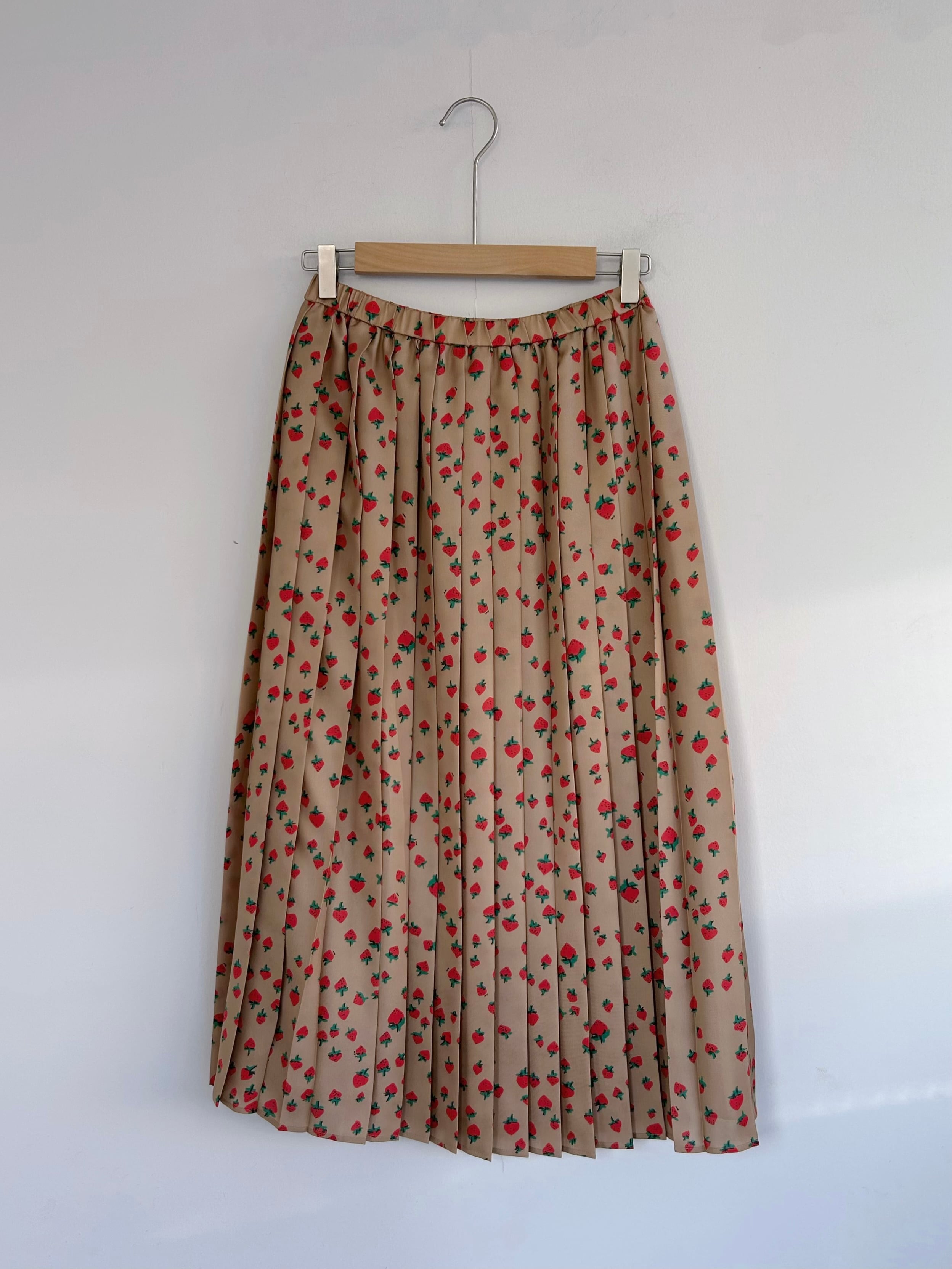 MUVEIL イチゴプリントプリーツスカート | KOKO