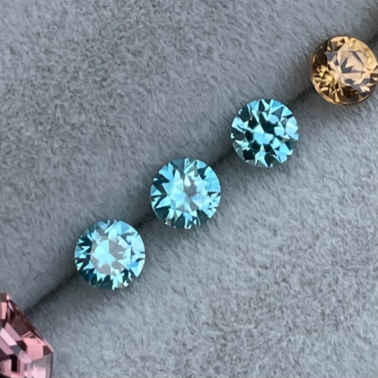 ダイヤモンドカット ブルージルコン 3mm