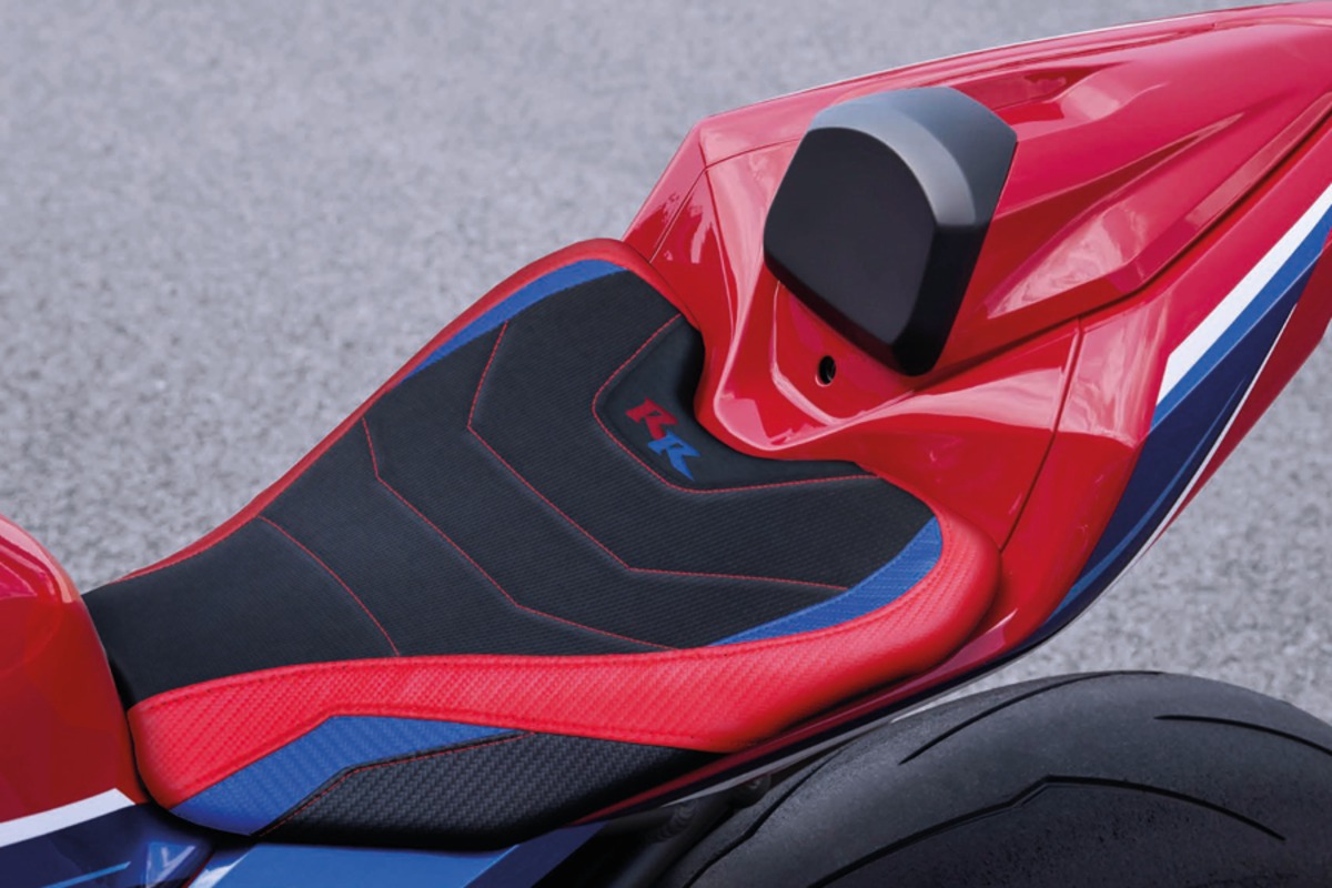 CBR1000RR サービスマニュアルとシートカバー
