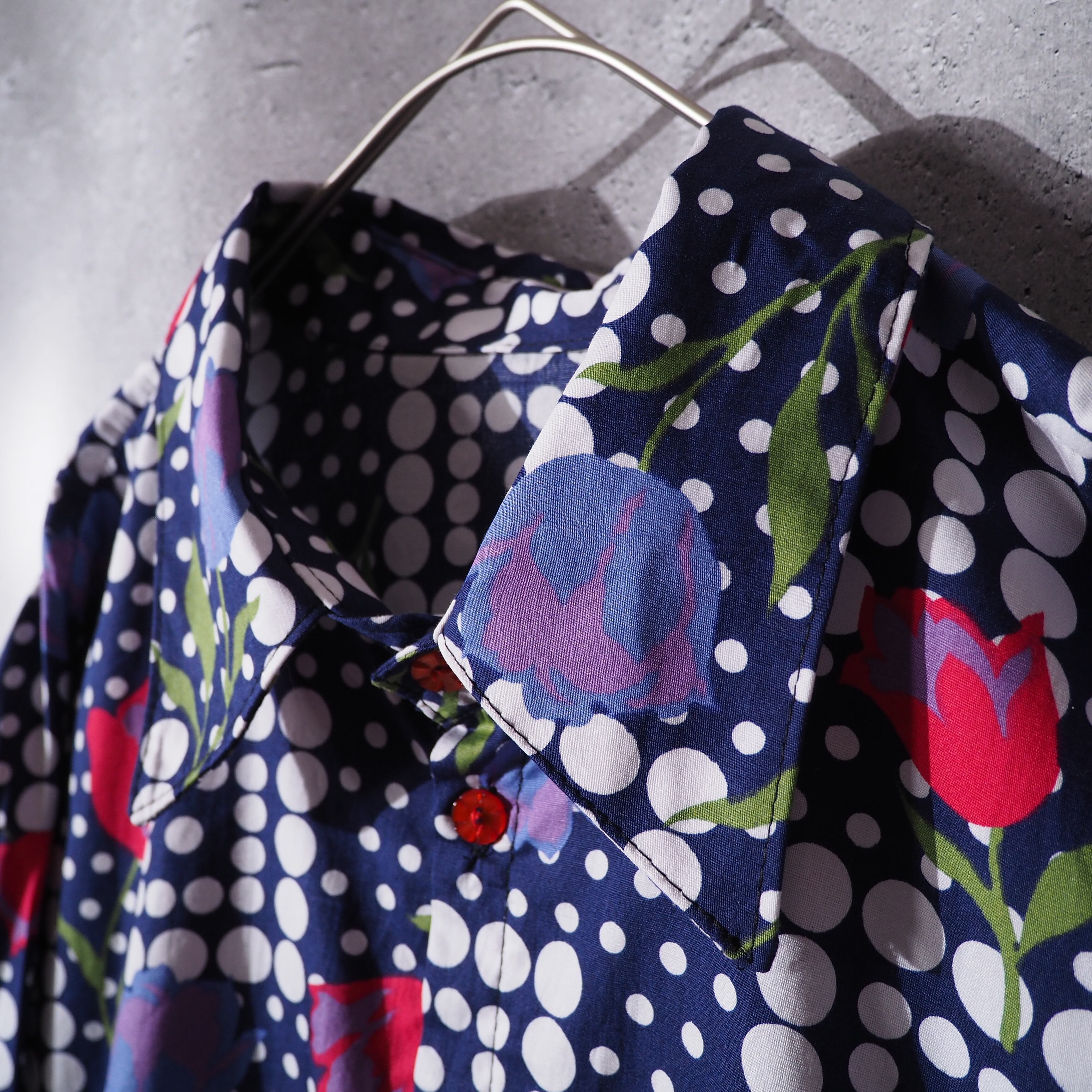 Bewitching flower × Dot pattern design vintage loose silhouette shirt
