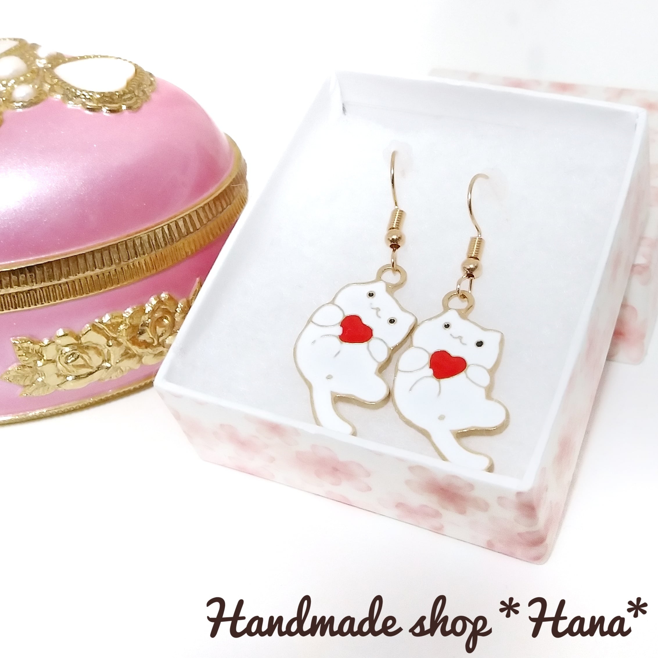 ☆苺とクマちゃんいっぱいlovely猫ちゃんピアス ☆苺とクマちゃんいっぱいlovely猫ちゃんピアス ラブリー猫ちゃん