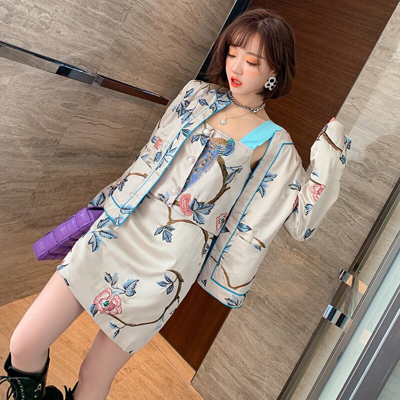 ラウンドネックジャケット Aラインスカート 刺繍オータムウィンター エレガント 秋物 冬物 Oネック スクウェア MIUCO11734942857