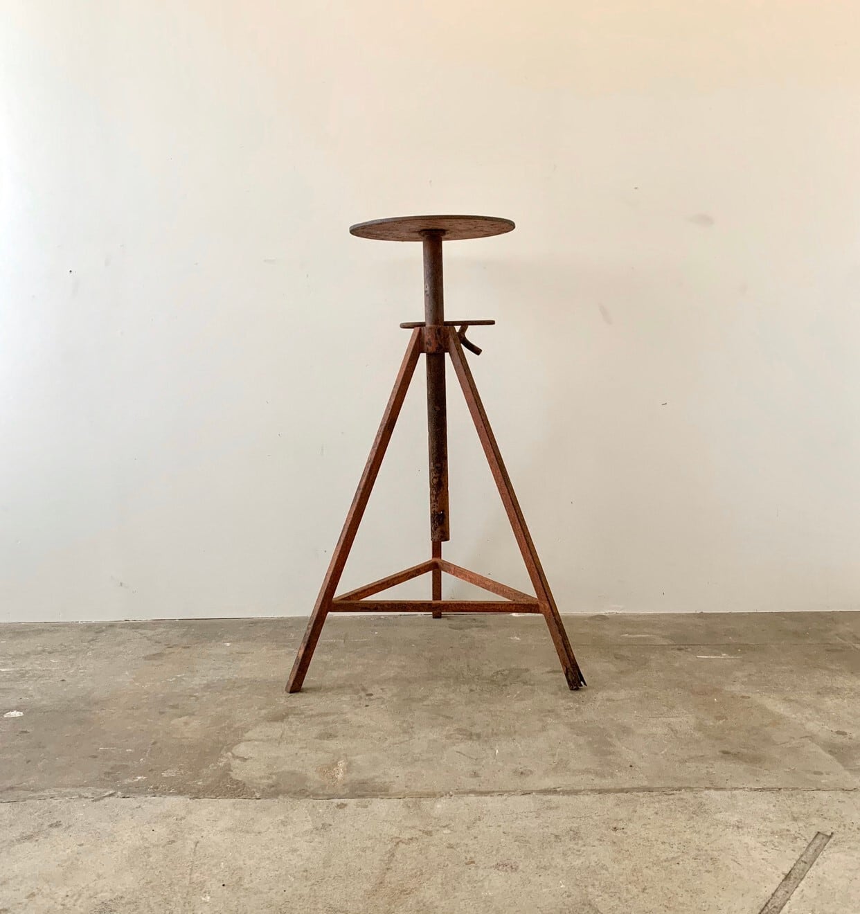 ディスプレイ台　鉄の丸テーブル　古家具