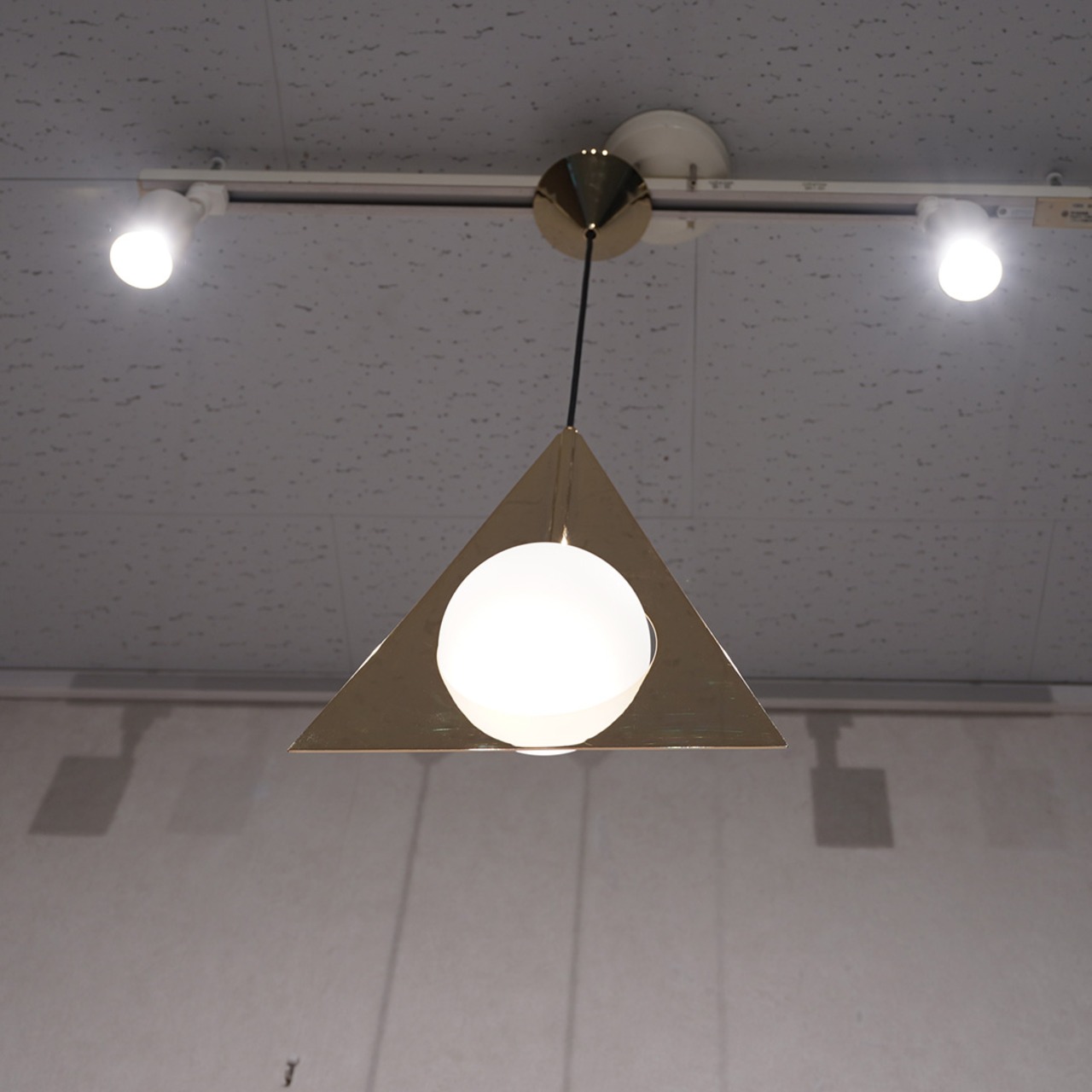 Tom Dixon / Plane Triangle Pendant / トムディンクソン プレーン トライアングル ペンダント モダン デザイナーズ 照明 / 関連:ヤマギワ