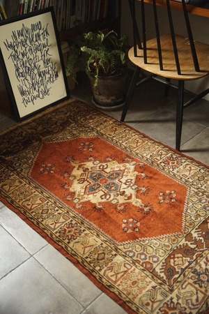 1165-Vintage Turkish rug