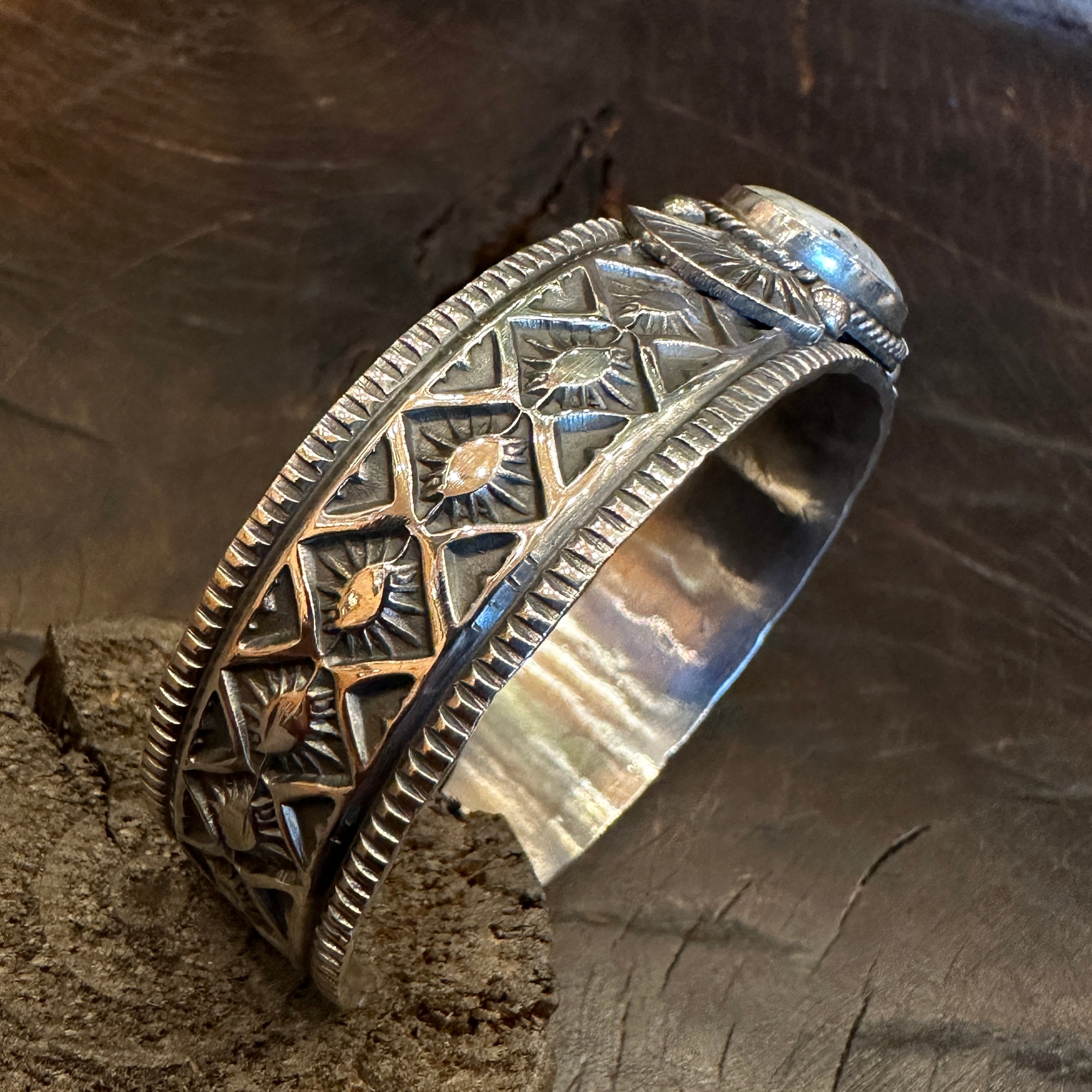 アンディーキャドマン(AndyCadman) ホワイトバッファローバングル