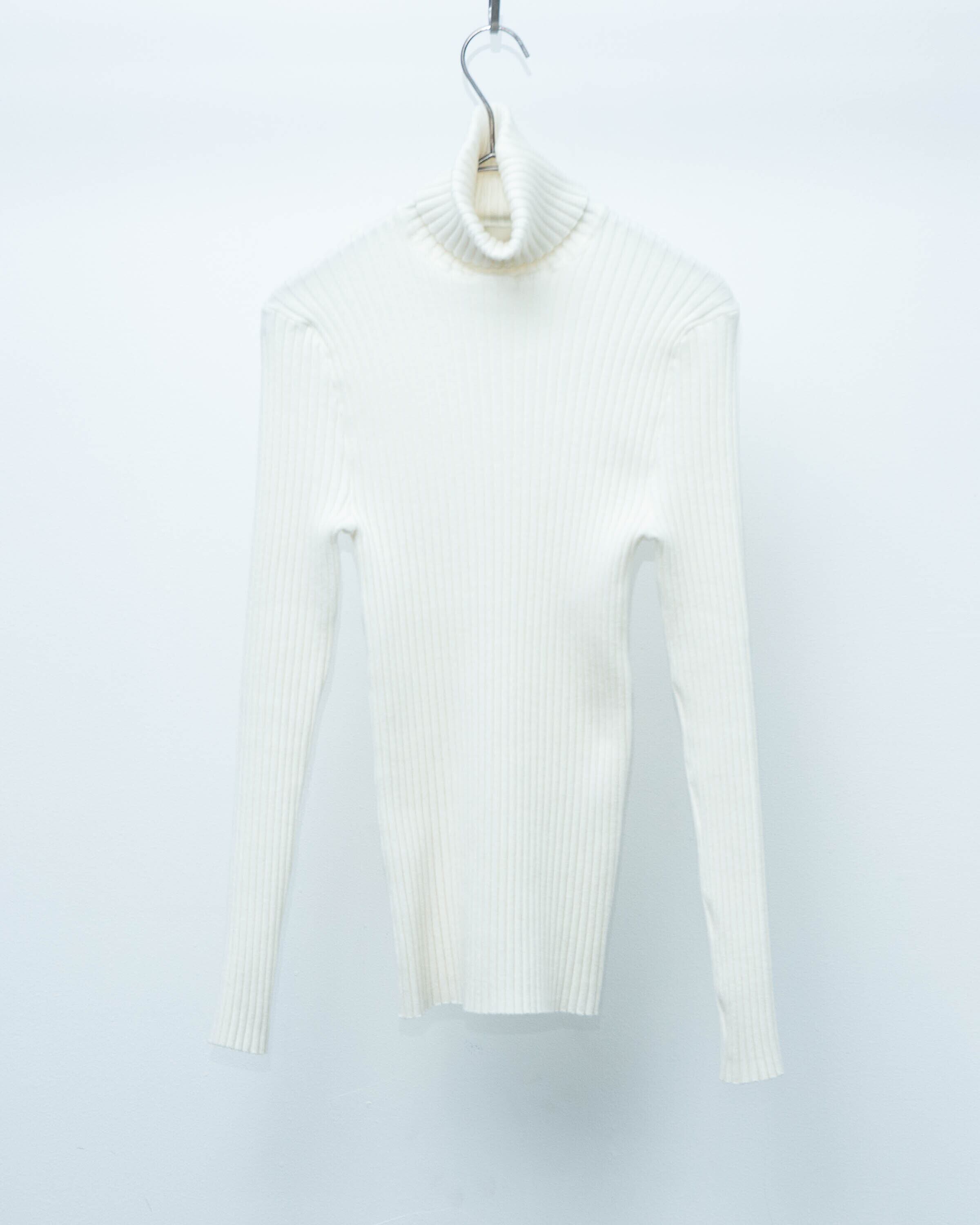 GIU GIU - NONNA TURTLENECK | LUIK FINN powered by BASE