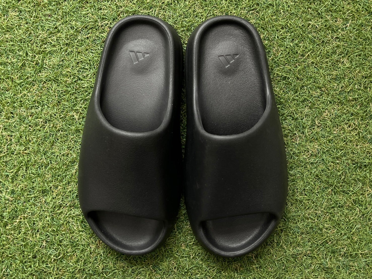 adidas YEEZY SLIDE ONYX HQ6448 27.5cm 48623 | BRAND BUYERS OSAKA