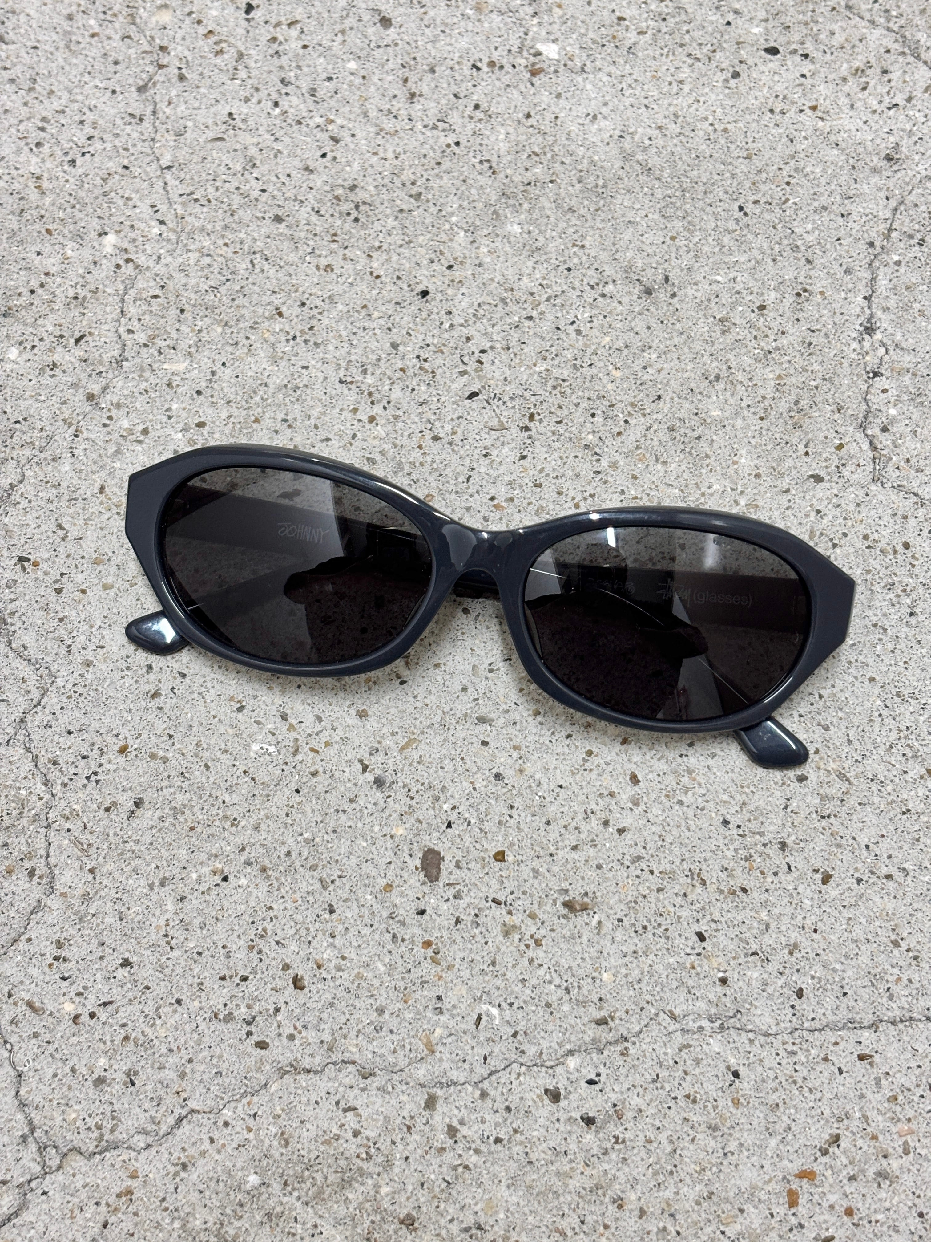 STUSSY × UNDERCOVER/Sunglasses/JOHNNY/サングラス/ジョニ－/グレ