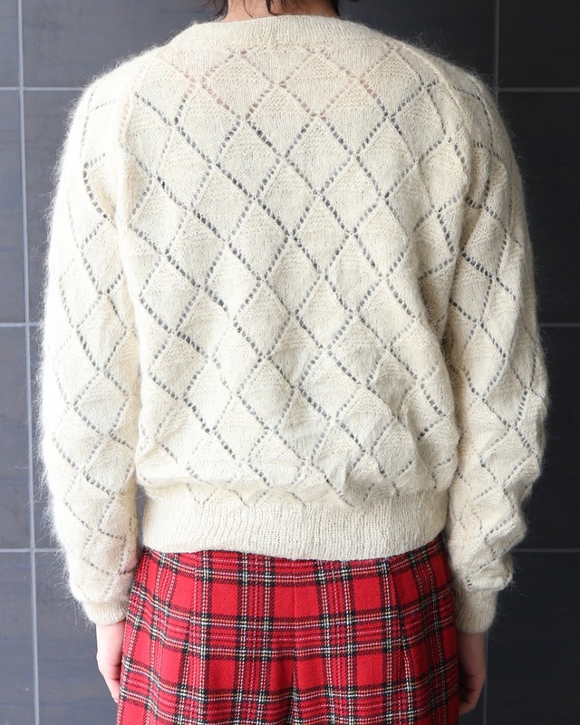 Short length design sheer knit