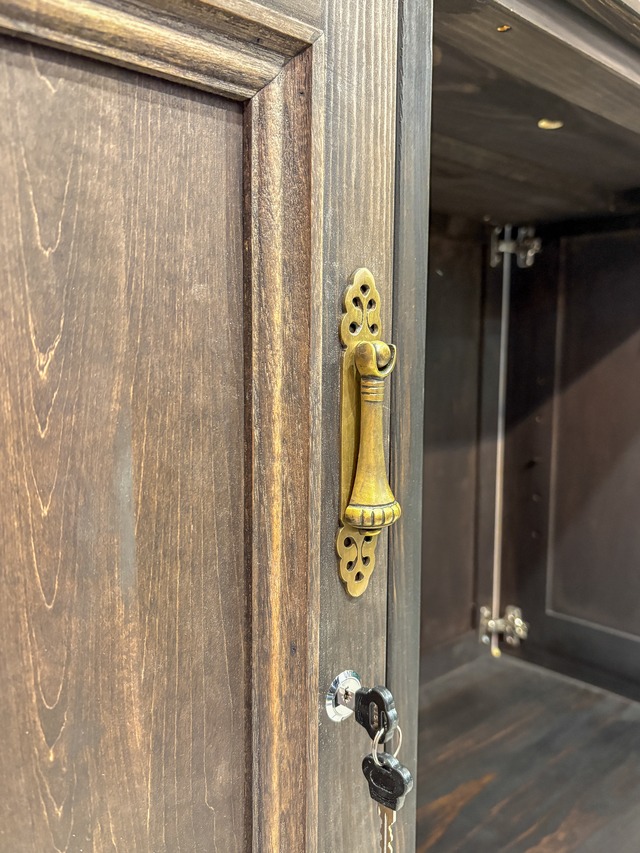 美容室向けクローゼット・ロッカー収納棚 (アンティーク調ハイキャビネット)W1420