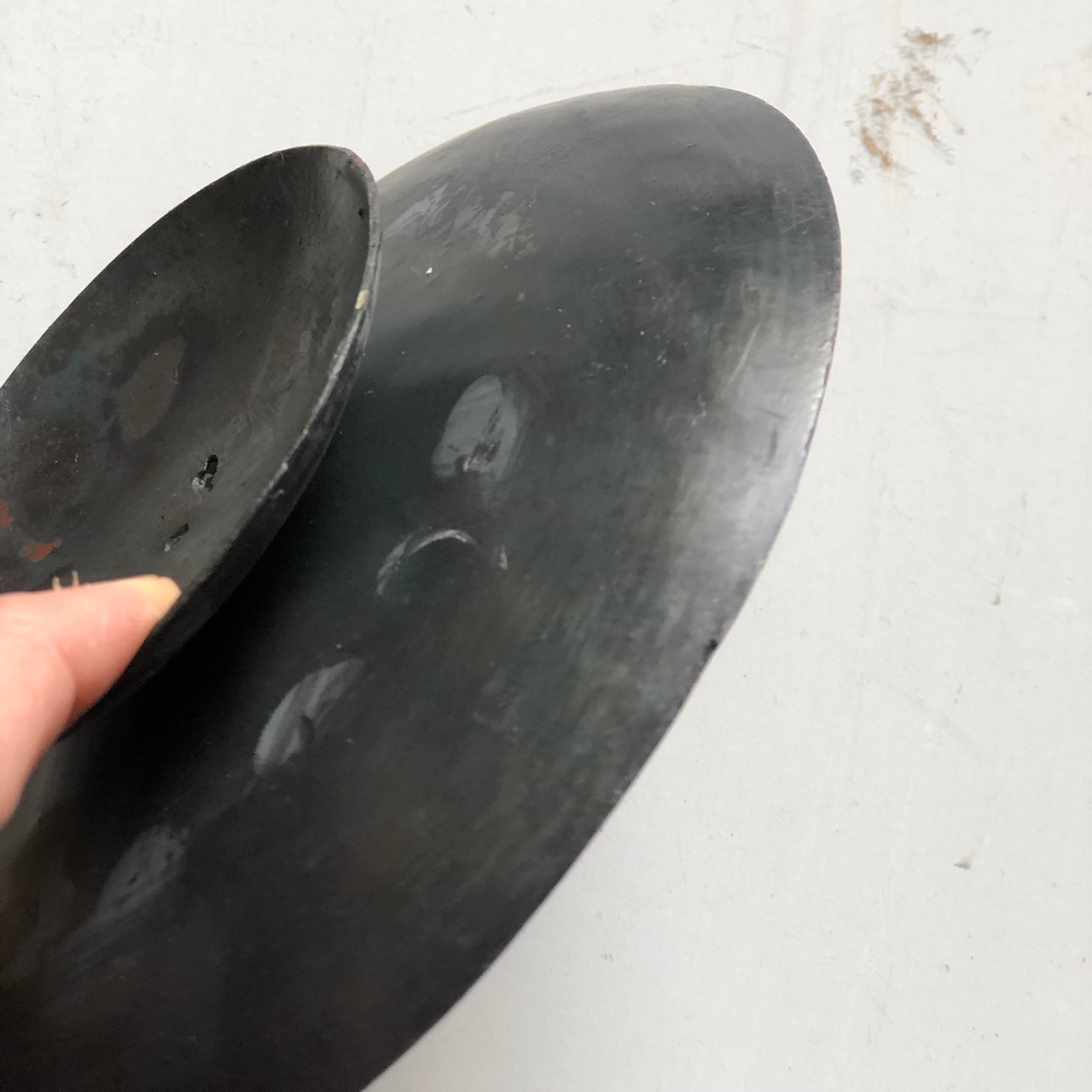 黒鉄のお皿 底台付 M 直径15cm