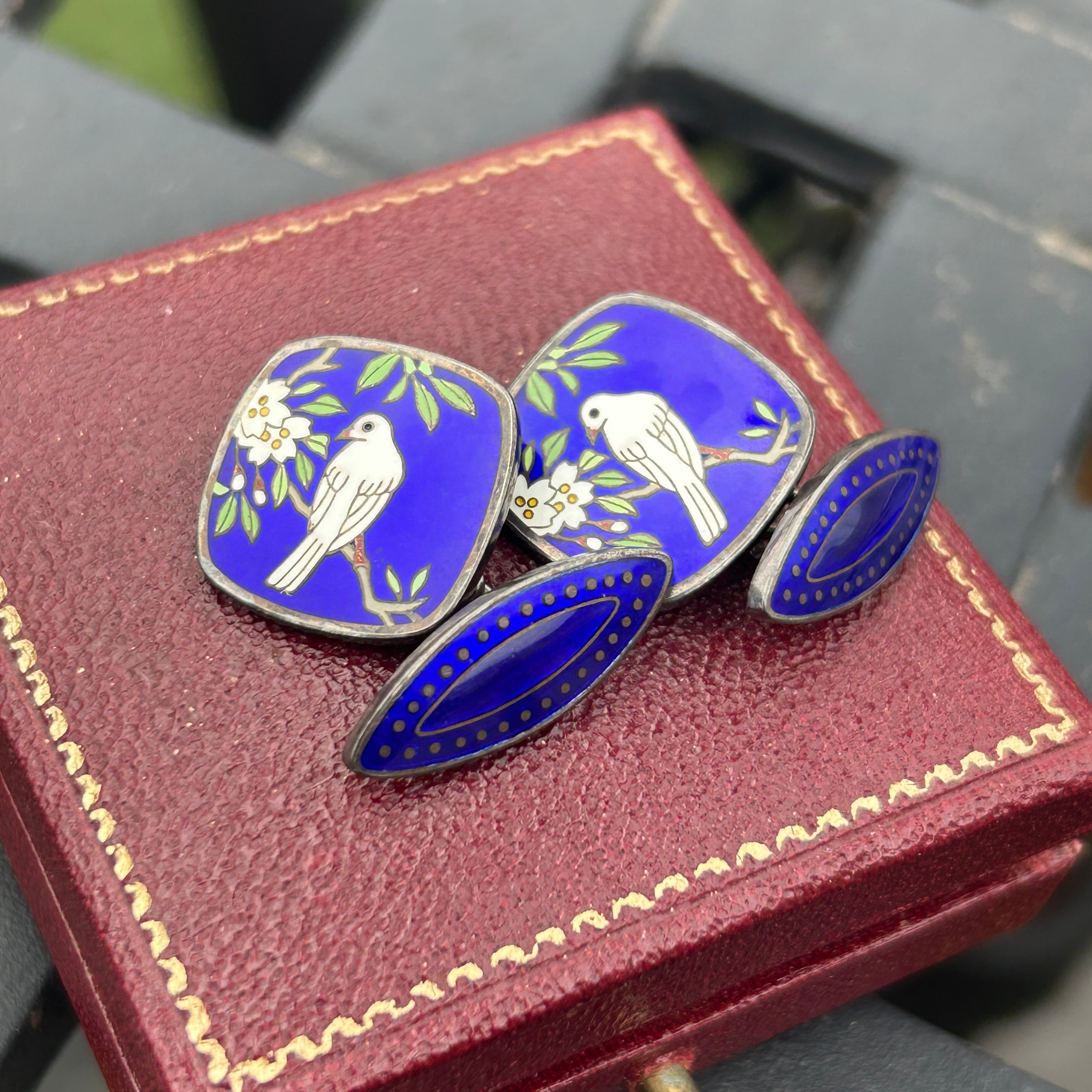 ヴィンテージ 輸出用七宝のカフスボタン　ロイヤルブルーに桜小鳥