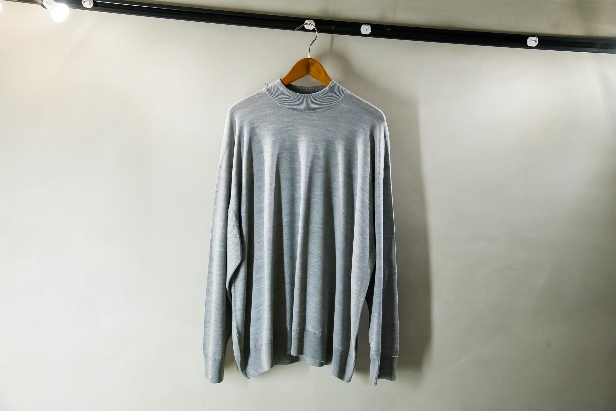 SHINYA KOZUKA×JOHNSMEDLEY モックネックニット | NOUVEL des HIOC