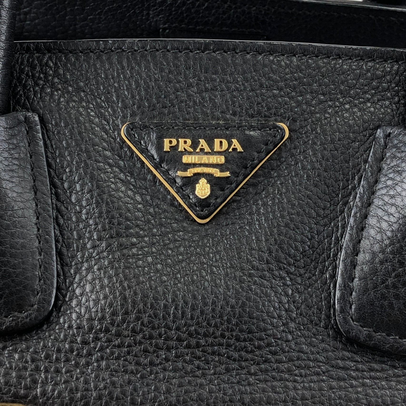 PRADA プラダ ショルダーバッグ ブラック トライアングルロゴ レザー