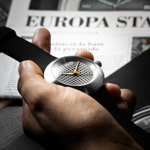 【IKEPOD アイクポッド】MEGAPOD M301 Klara メガポッド ／国内正規品 腕時計