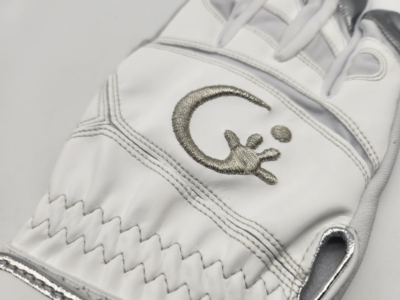 2025年NEWモデル バッティンググラブ ホワイト×シルバー シングル