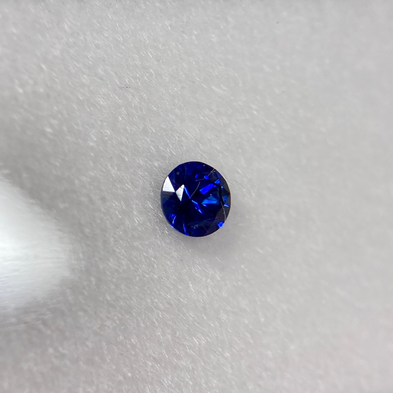 丸いサファイア 青系 約3.2mm r-0092