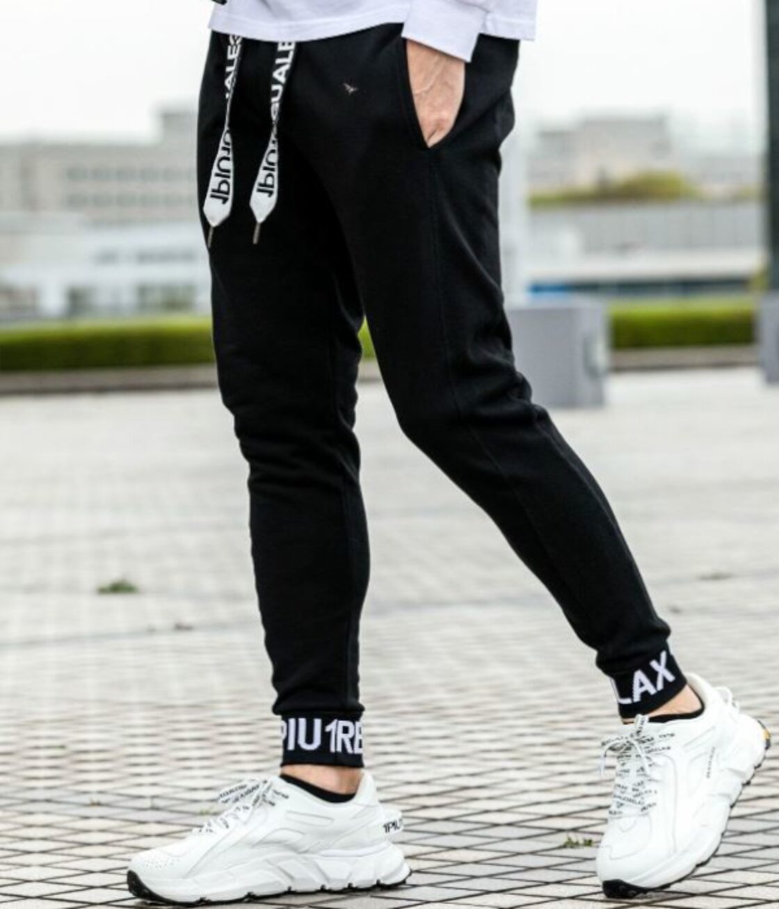 綺麗 美品 1piu1uguale3 9 TAPERED デニムパンツ Ⅲ S 綺麗 美品 