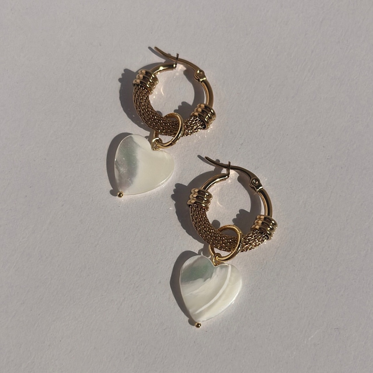 トロカスシェル ハートフープピアス