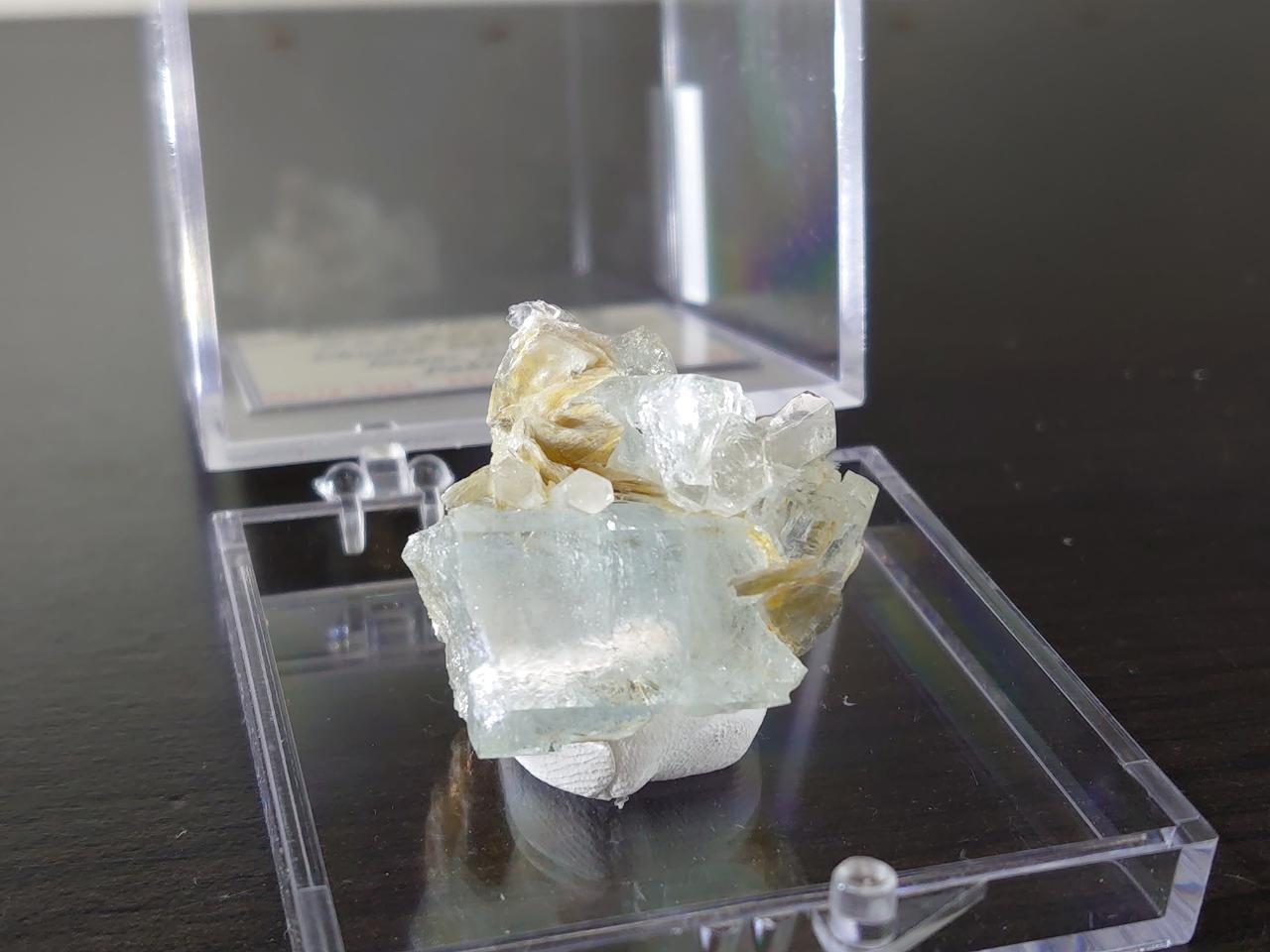 アクアマリン結晶(パキスタン産) | CarryLack(鉱物・化石・天然石)